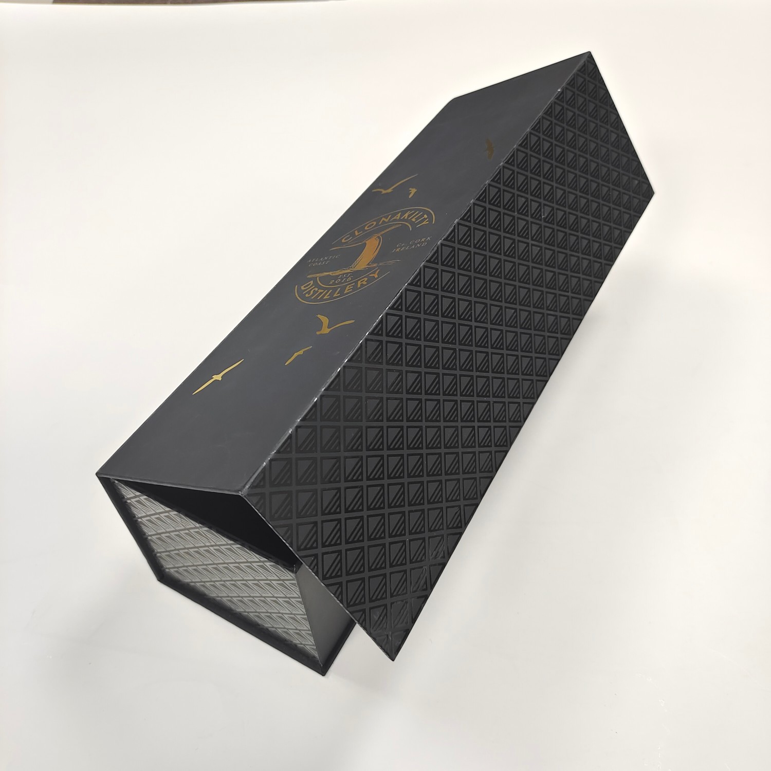 Wholesale packaging factory wine gift box paper cardboard magnetic packaging box whiskey wine paper box with custom logo