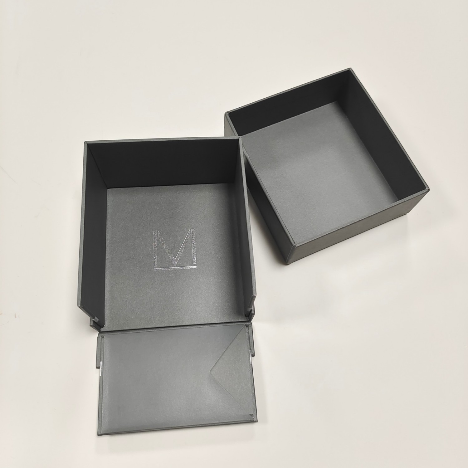 Custom logo packaging paper box black lid and base box jewerly packing gift box with silver hot stamping logo