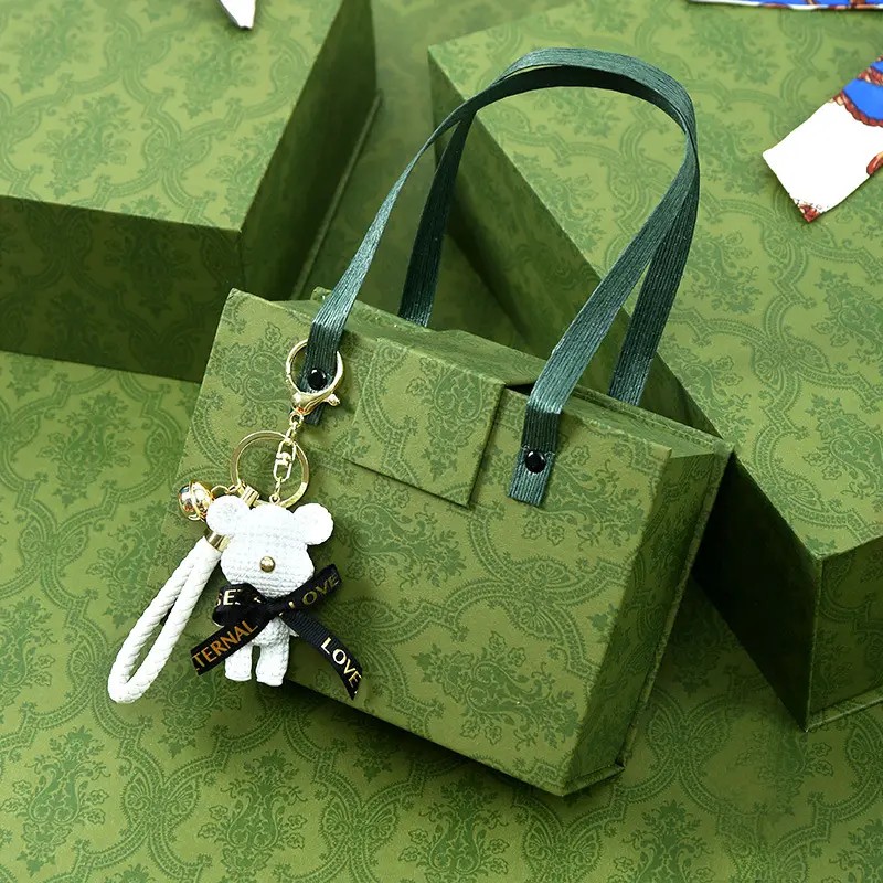 Luxury magnetic custom made gift boxes cosmetic packaging business activity gifts packaging paper boxes with handle