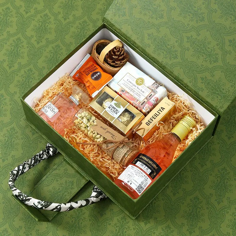 Luxury magnetic custom made gift boxes cosmetic packaging business activity gifts packaging paper boxes with handle