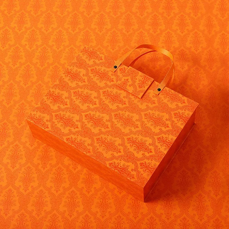 Luxury magnetic custom made gift boxes cosmetic packaging business activity gifts packaging paper boxes with handle