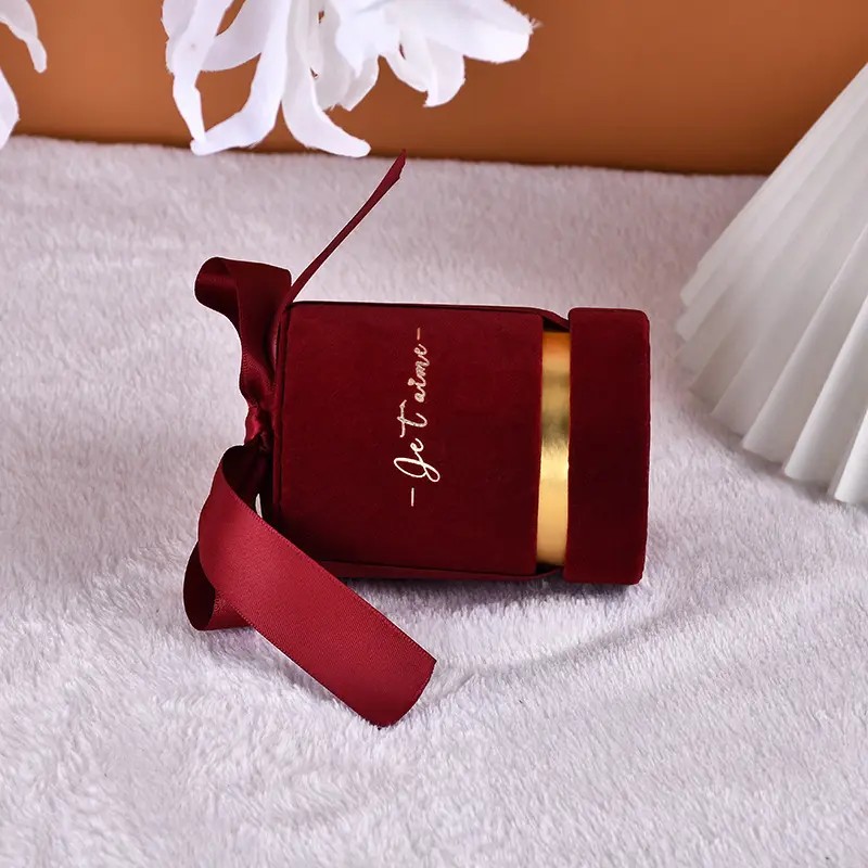 High-end Wedding candy box custom logo holiday rigid gift boxes round paper boxes with handle